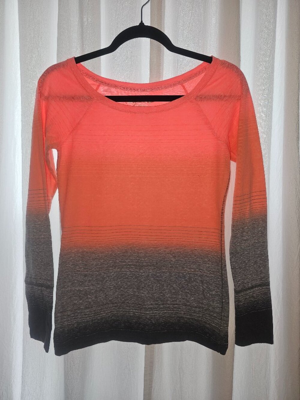 AE American Eagle Small Coral/Gray long sleeve t-shirt